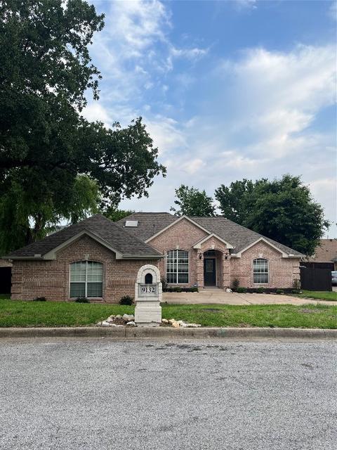 9132 High Oaks Dr, North Richland Hills, TX 76182