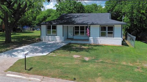 405 E Pecan St, Bowie, TX 76230