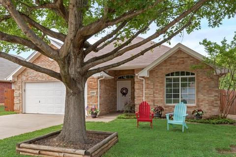 212 Willow St, Crowley, TX 76036