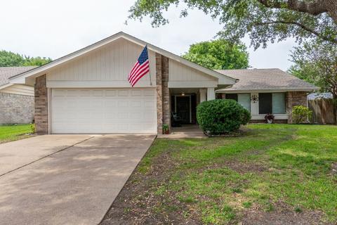 2502 Clayton Oaks Dr, Grand Prairie, TX 75052