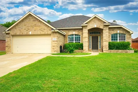 4878 Autumn Hl, Grand Prairie, TX 75052