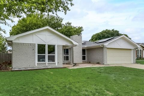 5813 Crestwood W Cir, North Richland Hills, TX 76180