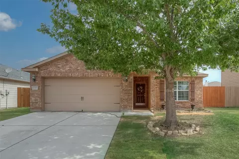 636 Noble Grove Ln, Fort Worth, TX 76140