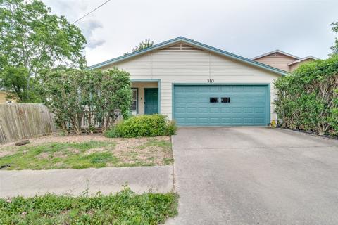 310 E 5th St, Bonham, TX 75418