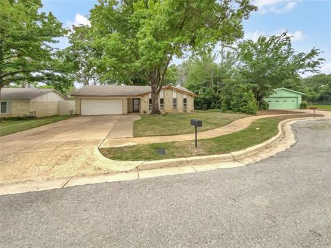 606 Aspenway Cir, Euless, TX 76039