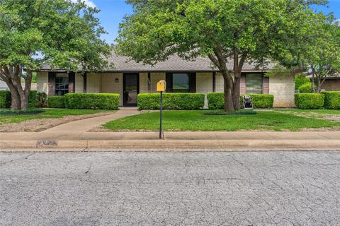 504 Cambridge Dr, Desoto, TX 75115