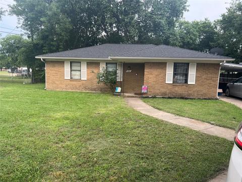 1211 Winkler St, Ennis, TX 75119