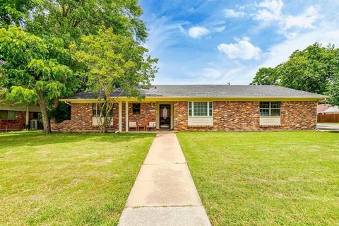 6909 Corona Dr, North Richland Hills, TX 76180