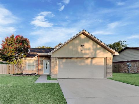 7301 Sunnybank Dr, Fort Worth, TX 76137