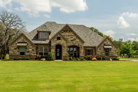 117 Estancia Ct, Decatur, TX 76234