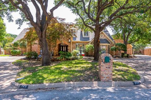 325 Charleston Pl, Hurst, TX 76054
