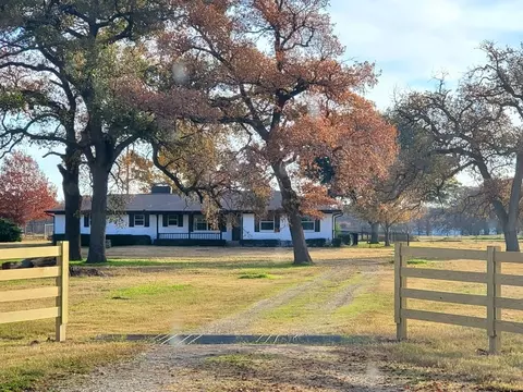 805 County Road 2404, Kemp, TX 75143