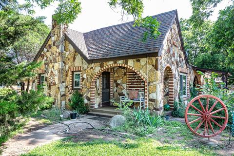 202 Mcanear St, Cleburne, TX 76033