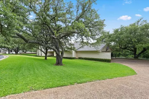 2212 Canterbury Dr, Westover Hills, TX 76107