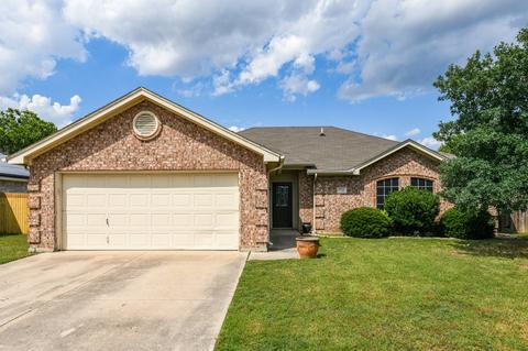 954 Morgan Dr, Burleson, TX 76028