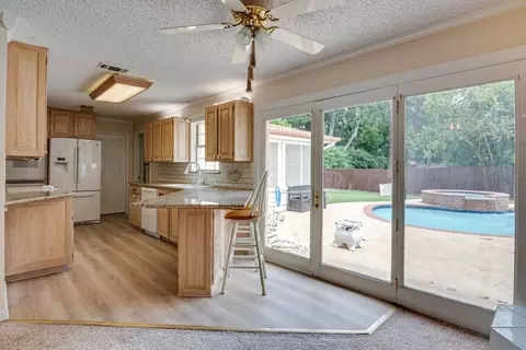 6913 Pecan Park Dr, Richland Hills, TX 76118