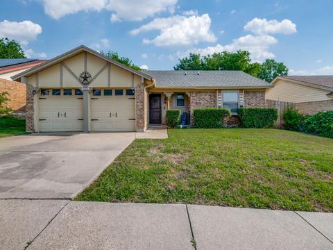 5821 Fender Ct, Watauga, TX 76148