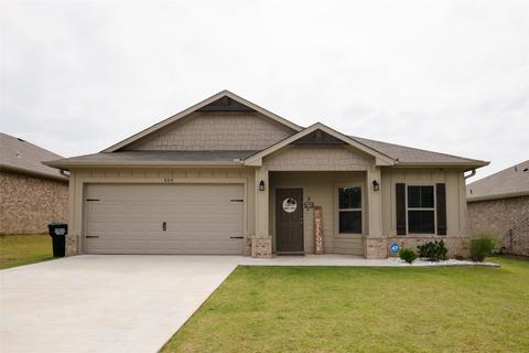 404 Claire Ln, Longview, TX 75605