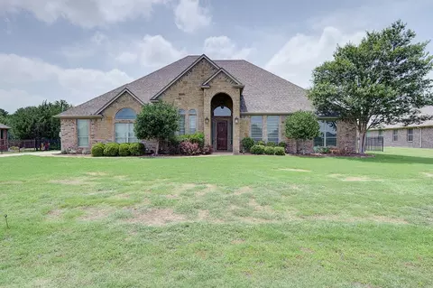 330 Parker Oaks Ln, Weatherford, TX 76087