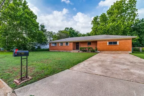 1702 E Mildred St, Sherman, TX 75090