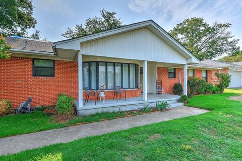 322 Center St, Whitesboro, TX 76273