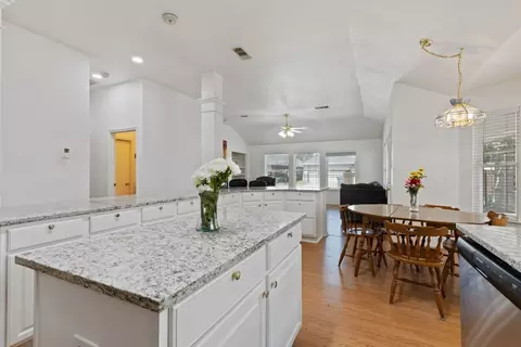4015 Randall Ln, Carrollton, TX 75007