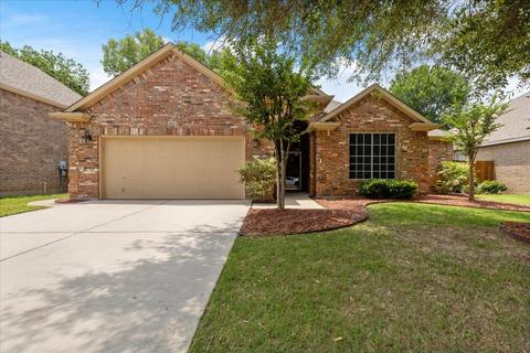 8313 Patreota Dr, Benbrook, TX 76126