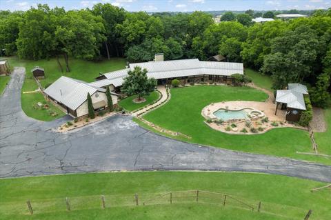 1382 E Blackjack Rd, Aubrey, TX 76227