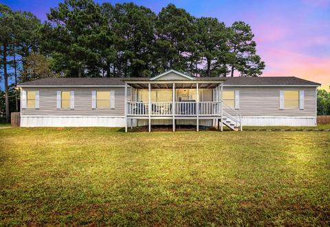 8425 Woodlands Trl, Greenwood, LA 71033