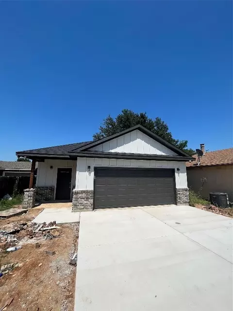 11232 Golden Triangle Cir, Fort Worth, TX 76244