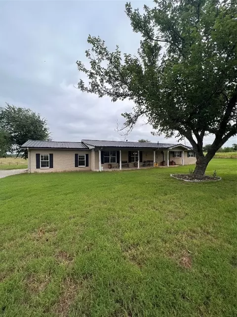700 Jones St, Bowie, TX 76230