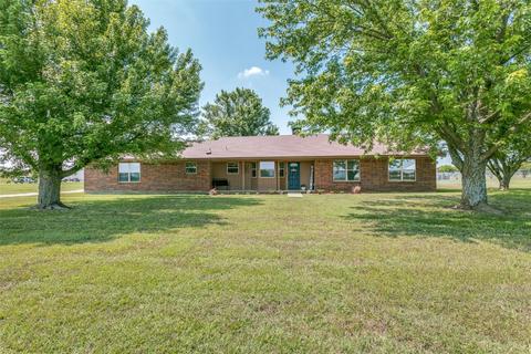 6399 Hawkeye Rd, Krum, TX 76249
