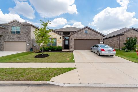 2424 Pumpjack Dr, Fort Worth, TX 76177