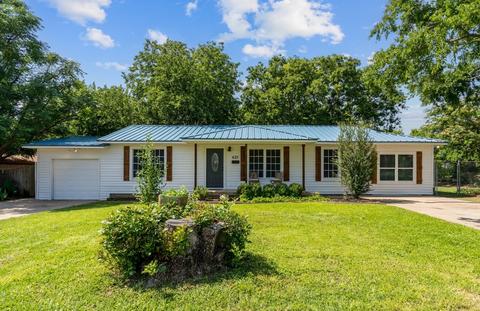 621 Skelly St, Crowley, TX 76036