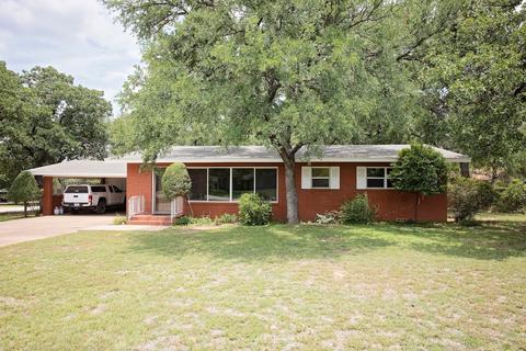 1415 Brazos St, Graham, TX 76450