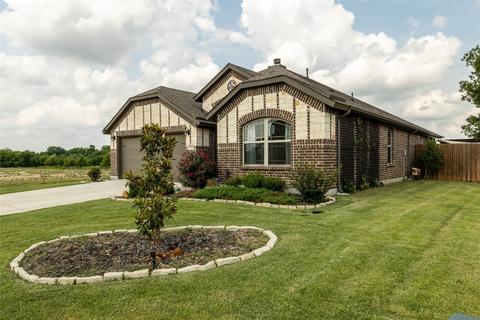 144 Creekside Dr, Sanger, TX 76266