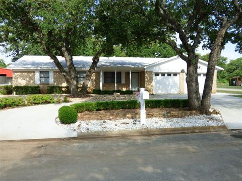 401 Briarwood Dr, Eastland, TX 76448