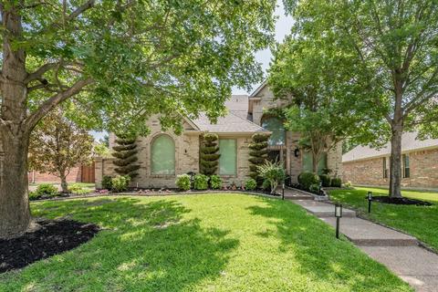 3320 Bear Creek Dr, Hurst, TX 76054