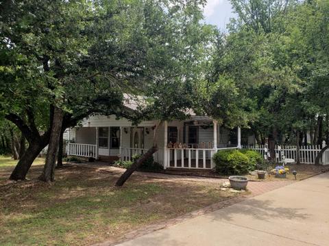 2615 Cypress St, Granbury, TX 76048