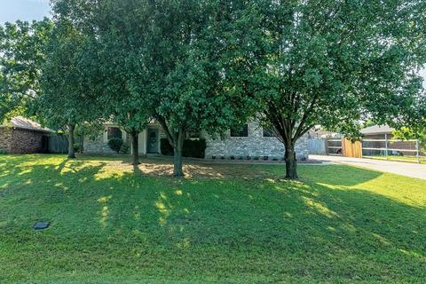 1219 N Saint James Rd, Pilot Point, TX 76258
