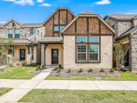 2701 Acadia Dr, Corinth, TX 76210