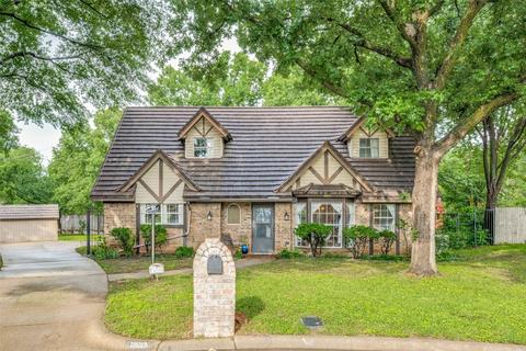 1100 Shady Brook Ct, Bedford, TX 76021