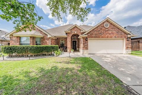556 Willowview Dr, Saginaw, TX 76179
