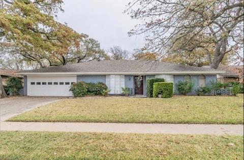 833 Spring Lake Dr, Bedford, TX 76021