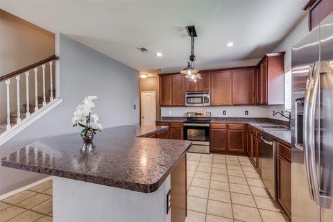8637 Shallow Creek Dr, Fort Worth, TX 76179