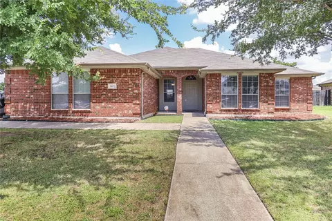 1417 Columbia Dr, Midlothian, TX 76065