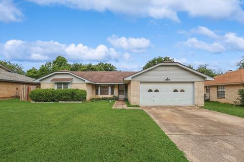 2404 Avonhill Dr, Arlington, TX 76015