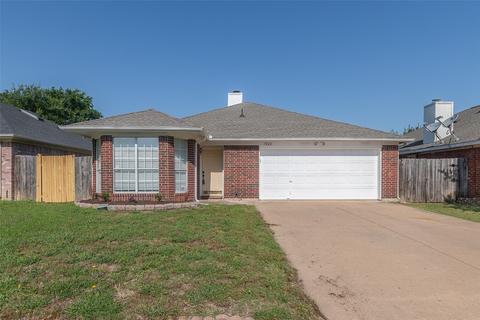 7022 Stetter Dr, Arlington, TX 76001