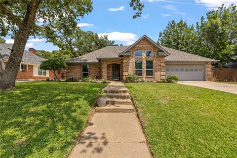 7720 Amy Ln, North Richland Hills, TX 76182