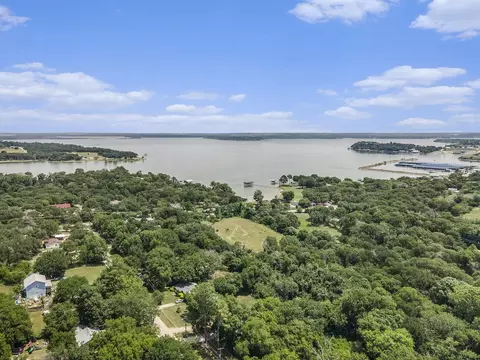 520 Lakeside Dr, Azle, TX 76020